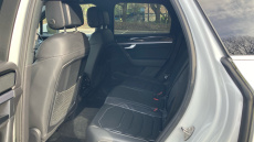 Volkswagen Touareg 3.0 V6 TDI 4Motion R-Line Tech 5dr Tip Auto Diesel Estate